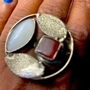 NWT Silver Tone Leaf Style Brown Semi Precious Stones Ring